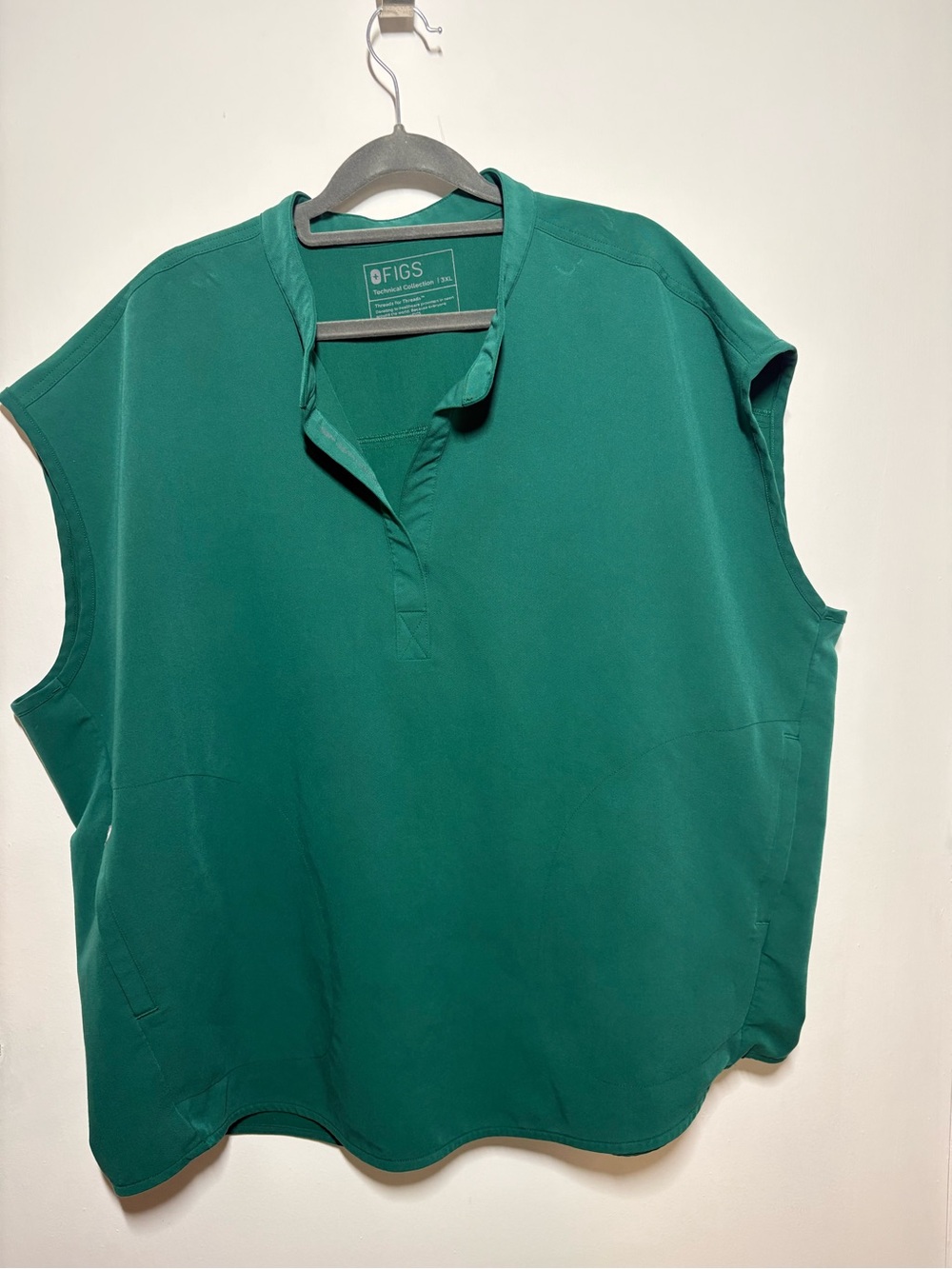 FIGS Technical Collection V-Neck Scrub Top | Size 3XL | Green
